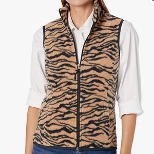 Amazon Essentials Classic-Fit Polar Soft Fleece Vest in Animal Print Size 3X